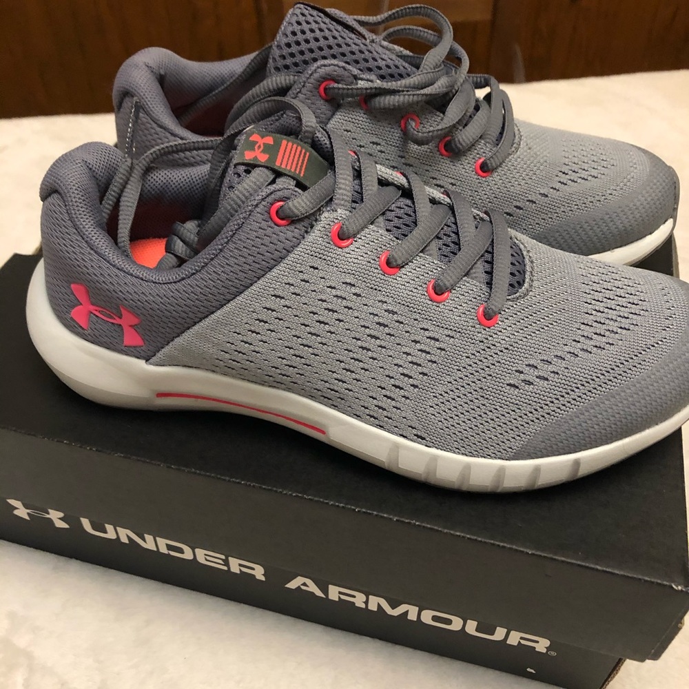 NWT girls Under Armour shoes!!!!